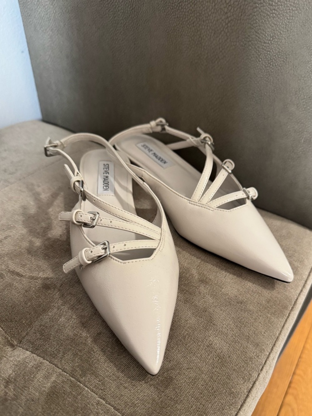 STEVE MADDEN Cream Patent Leather Pointed-Toe Triple-Strap Flats